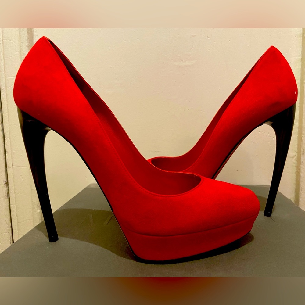 Alexander Mcqueen Red Velvet Platform Pumps